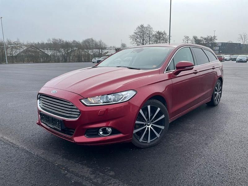 Gebraucht Ford Mondeo Titanium 160 PS (117 kW) 2015 Rot Limousine