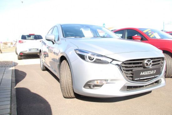 Gebraucht Mazda 3 120 PS (88 kW) 2019 Silber metallic Limousine