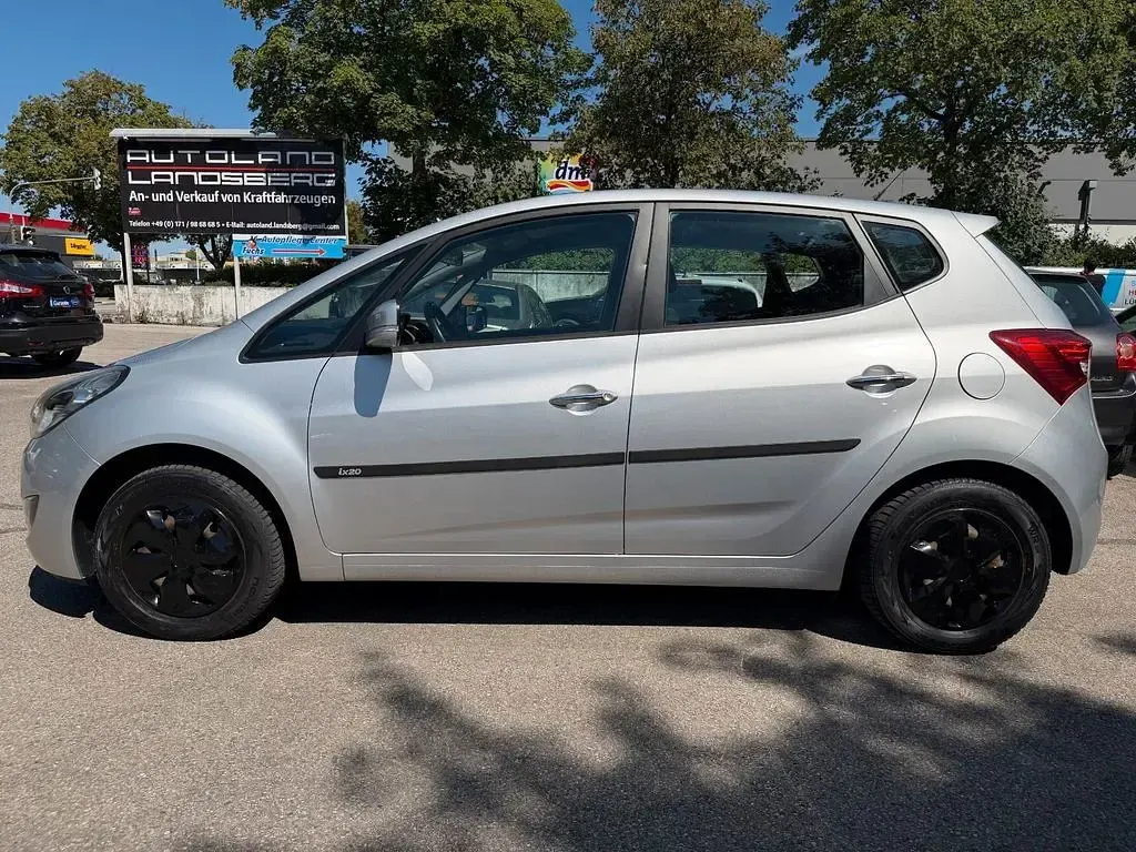 Gebraucht Hyundai ix20 Classic 90 PS (66 kW) 2012 Silber Kleinwagen