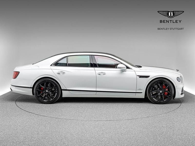 Gebraucht Bentley Flying Spur 635 PS (467 kW) 2023 Snow quartz pearlescent Limousine