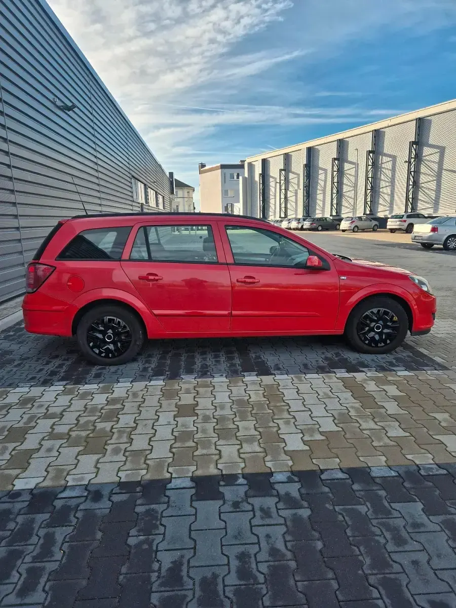 Gebraucht Opel Astra 90 PS (66 kW) 2005 Rot Kombi