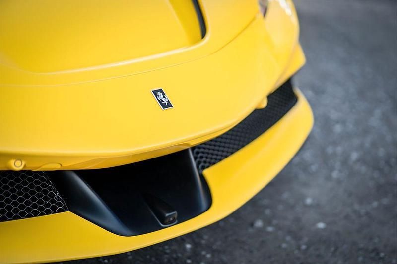 Gebraucht Ferrari SF90 780 PS (573 kW) 2024 Gelb Cabrio