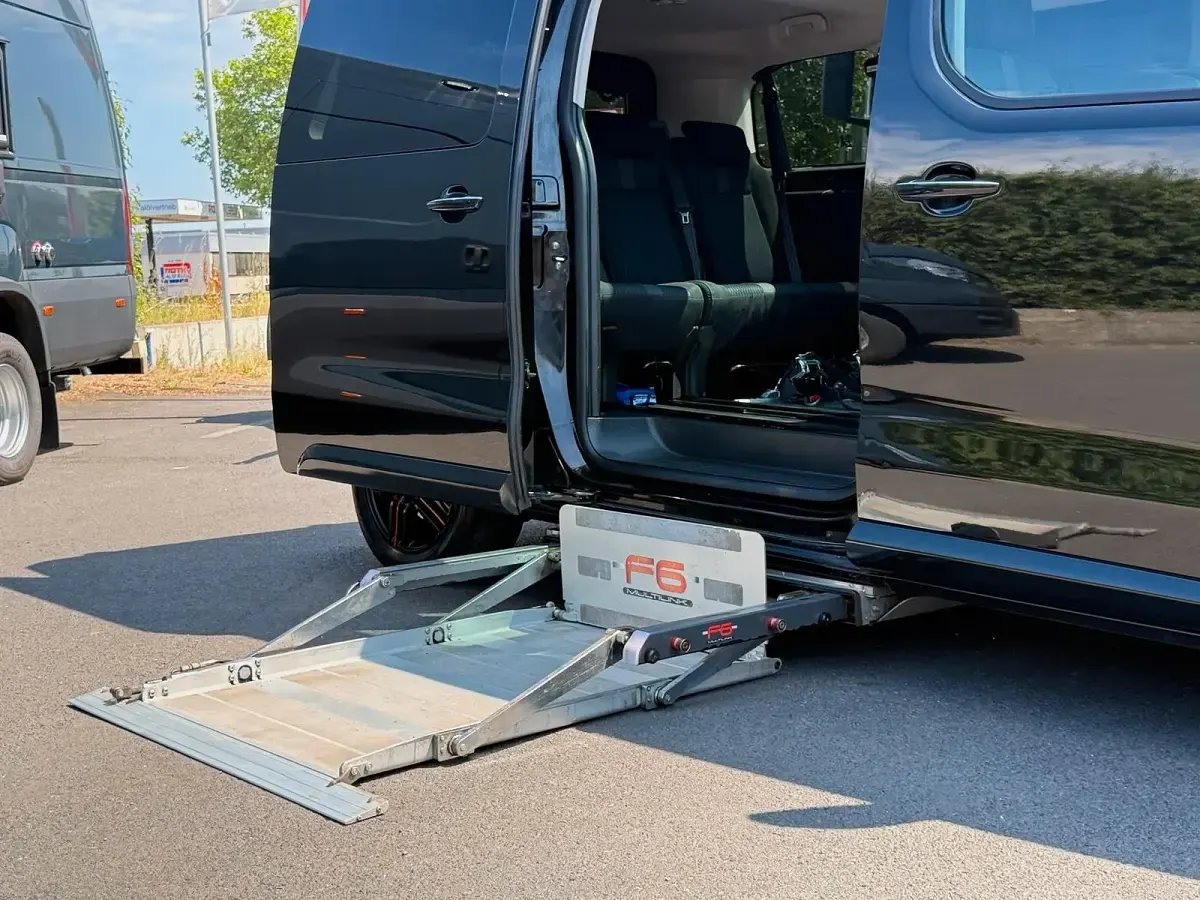 Gebraucht Peugeot Traveller 150 PS (110 kW) 2017 Schwarz Van / Kleinbus