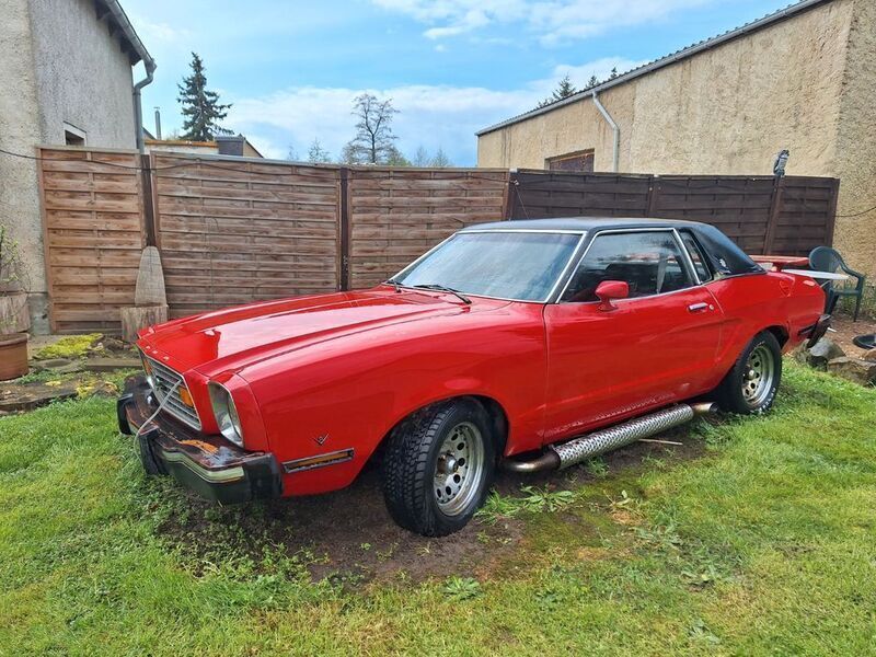 Rot Gebraucht 1975 Ford Mustang Ghia Coupé | 12.200 € - Bild 1/4