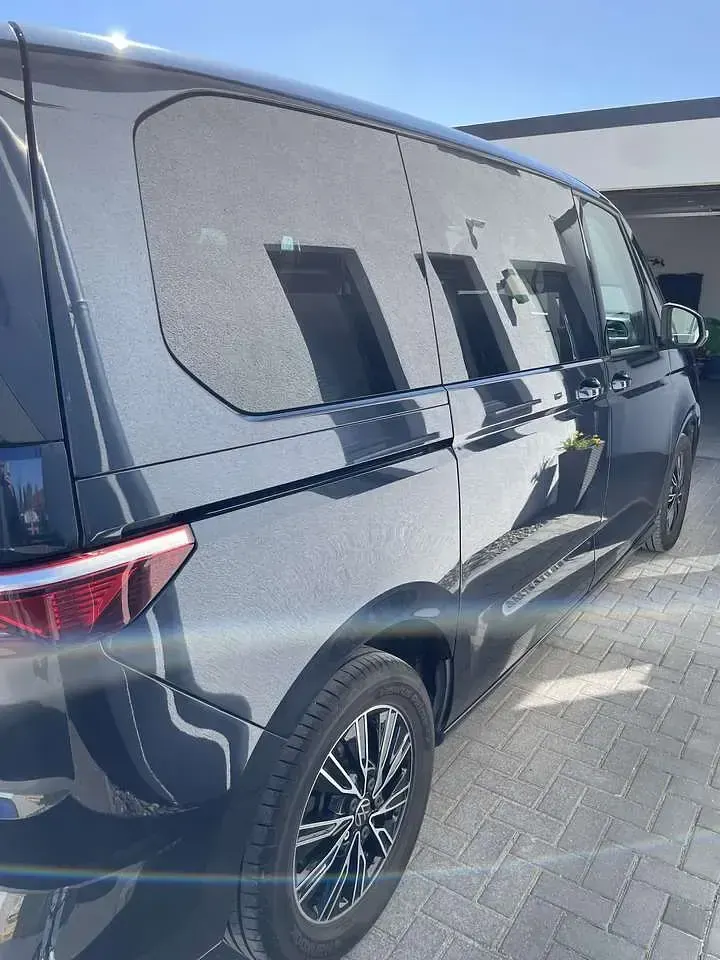 Gebraucht VW Multivan Life 136 PS (100 kW) 2023 Blau Van / Kleinbus
