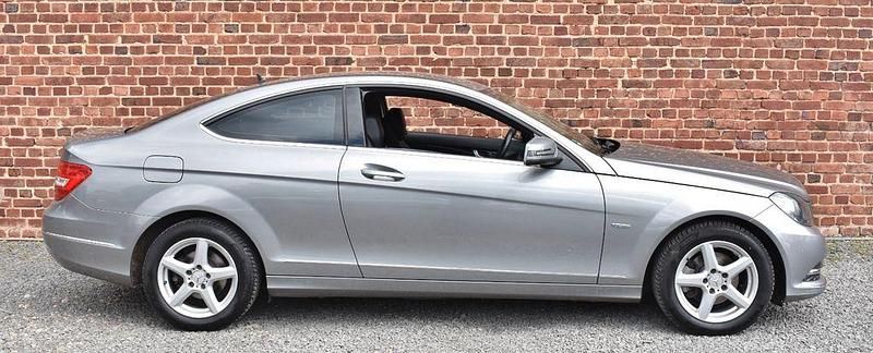 Gebraucht Mercedes C180 156 PS (114 kW) 2011 Silber Coupé
