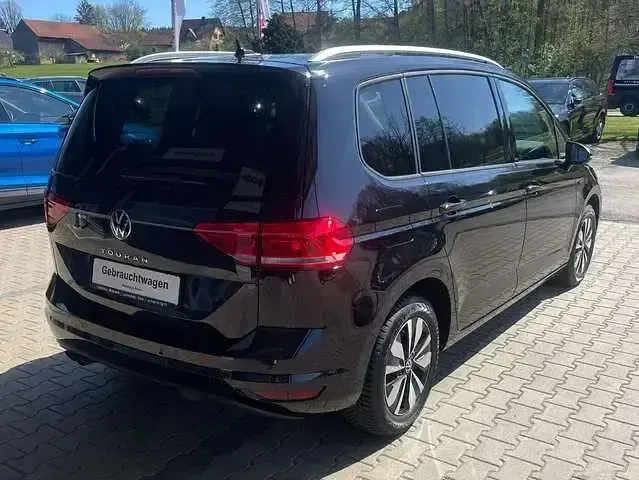 Gebraucht VW Touran Move 150 PS (110 kW) 2023 Deep black perleffekt Van / Kleinbus