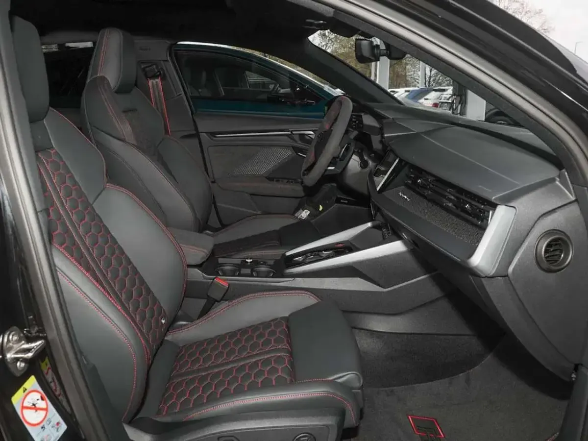 Gebraucht Audi RS3 Sport 400 PS (294 kW) 2026 Mythosschwarz metallic Limousine