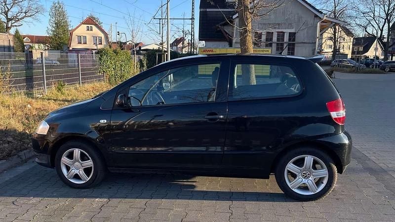 Gebraucht VW Fox Style 54 PS (39 kW) 2009 Schwarz Kleinwagen
