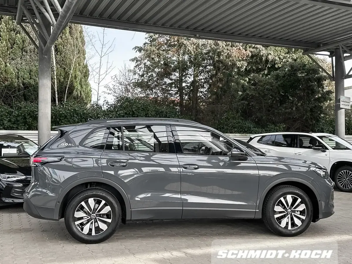 Gebraucht VW Tiguan Goal 131 PS (96 kW) 2024 Delfingrau (grau) SUV