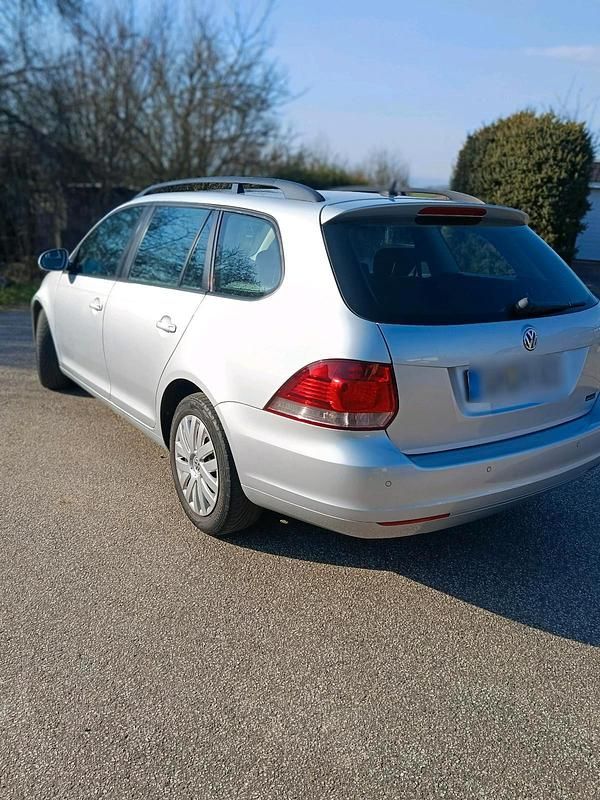 Gebraucht VW Golf VI 102 PS (75 kW) 2011 Silber Kleinwagen