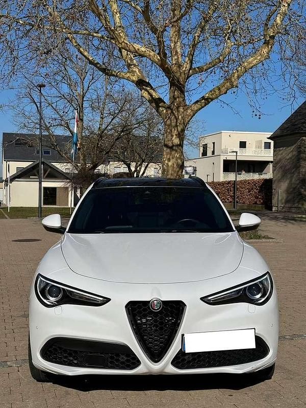 Weiß Gebraucht 2022 Alfa Romeo Stelvio Ti SUV | 30.000 € (Superpreis) - Bild 1/4