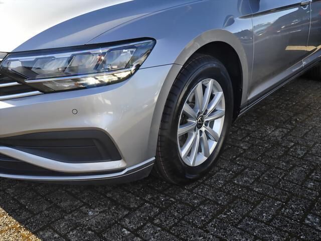Gebraucht VW Passat Basis 150 PS (110 kW) 2022 Silber Kombi