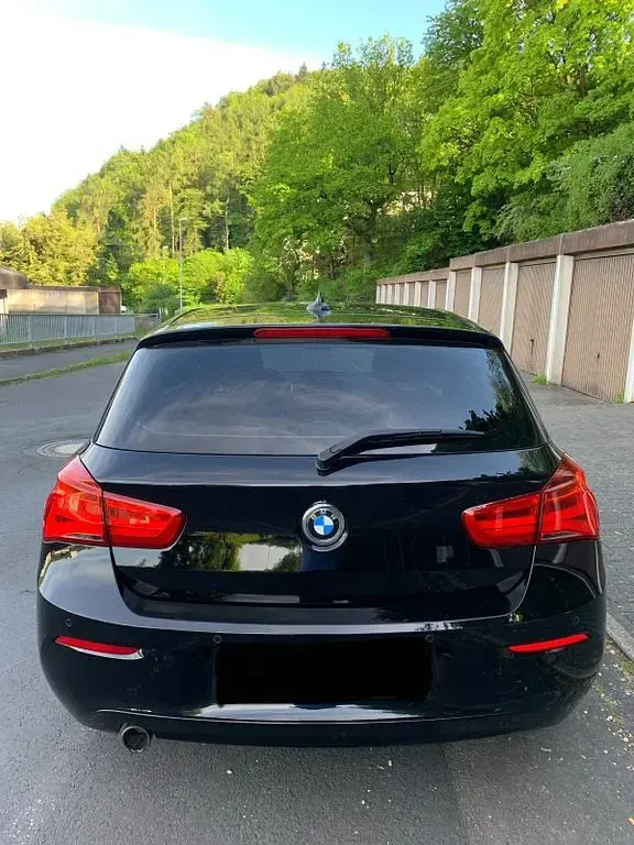 Gebraucht BMW 116 Advantage 109 PS (80 kW) 2017 Schwarz Kleinwagen
