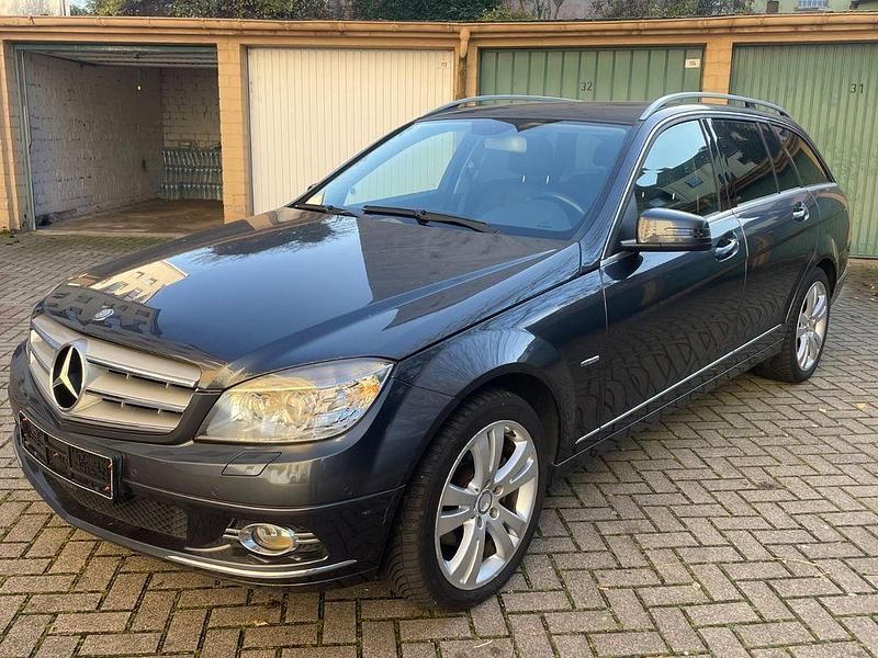 Blau Gebraucht 2010 Mercedes C200 Limousine | 6.200 € (Superpreis) - Bild 1/4