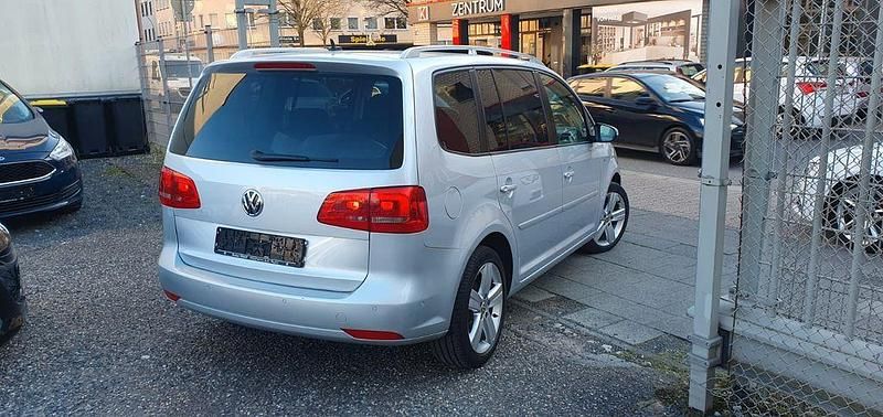 Gebraucht VW Touran Cup 105 PS (77 kW) 2014 Silber Van / Kleinbus
