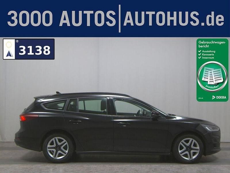 Obsidianschwarz metallic Gebraucht 2023 Ford Focus Cool & Connect Kombi | 11.480 € (Superpreis) - Bild 1/4