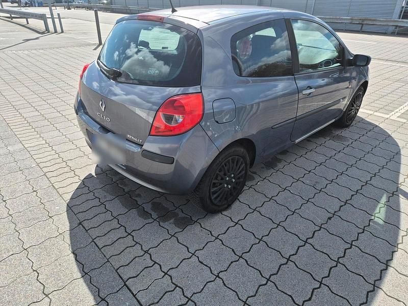 Gebraucht Renault Clio III 88 PS (64 kW) 2007 Blau Kleinwagen
