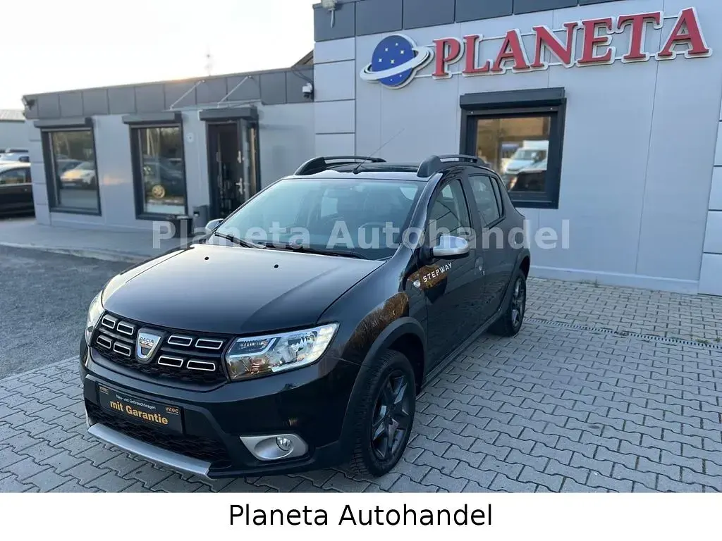 Gebraucht Dacia Sandero Celebration 90 PS (66 kW) 2018 Schwarz SUV
