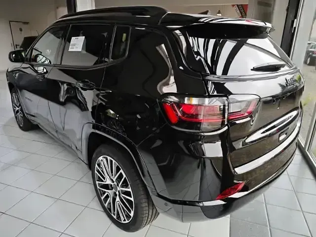 Nouvelle Jeep Compass Summit 131 ch (96 kW) 2025 Noir SUV