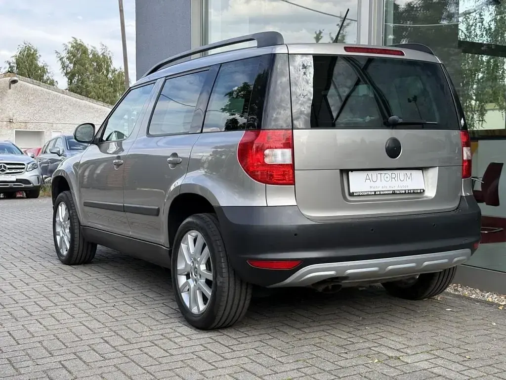 Gebraucht Skoda Yeti Plus Edition 105 PS (77 kW) 2011 Cappuccinobeige SUV