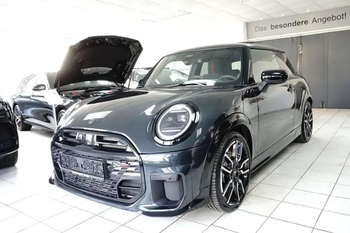 Używany Mini John Cooper Works 204 KM (150 kW) 2024 Szary Hatchback