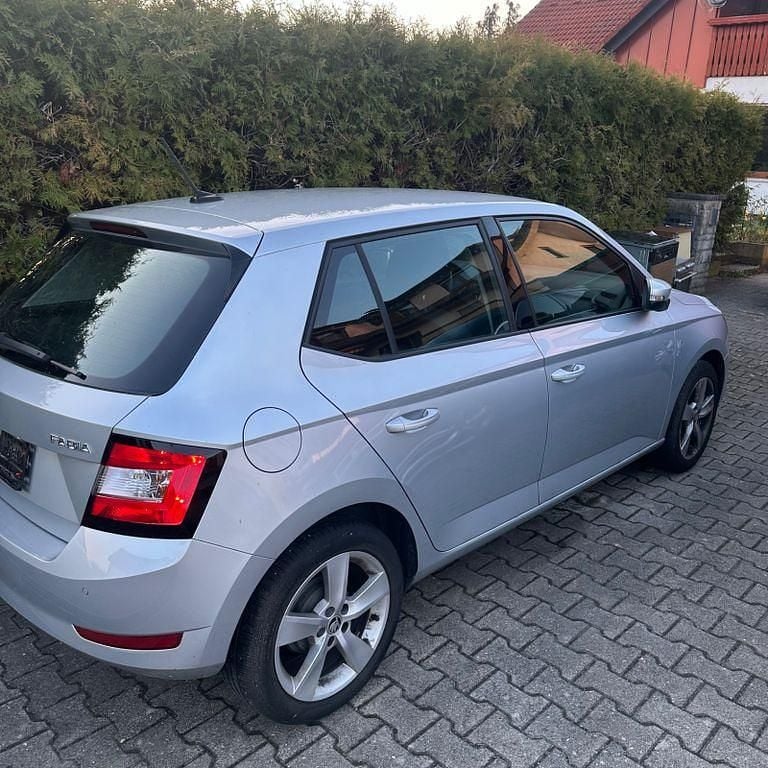 Gebraucht Skoda Fabia Cool Plus 60 PS (44 kW) 2019 Silber Limousine