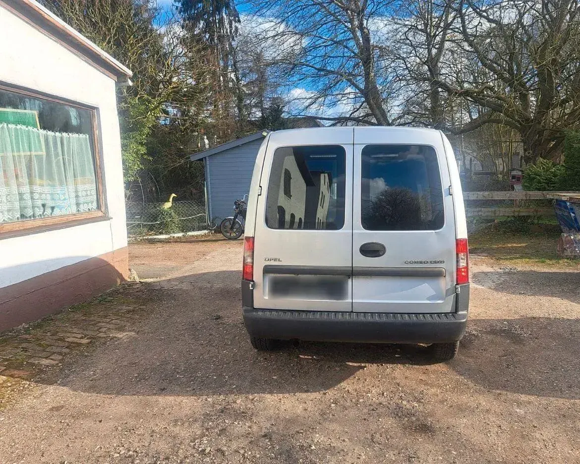 Second-hand Opel Combo 75 CP (55 kW) 2009 Argintiu Monovolum
