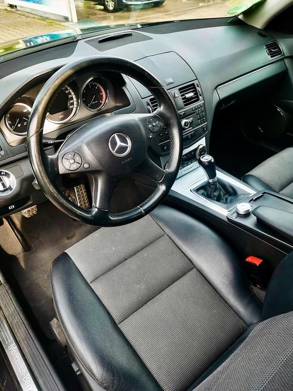 Gebraucht Mercedes C200 136 PS (100 kW) 2011 Schwarz Kombi