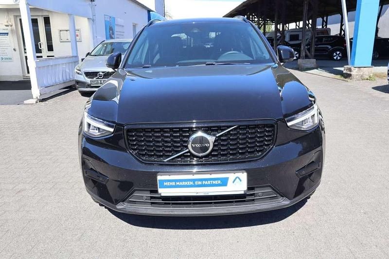 Second-hand Volvo XC40 Plus 261 CP (191 kW) 2022 Negru SUV