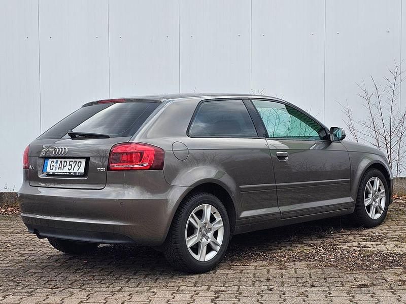 Gebraucht Audi A3 Attraction 105 PS (77 kW) 2010 Beige Kleinwagen