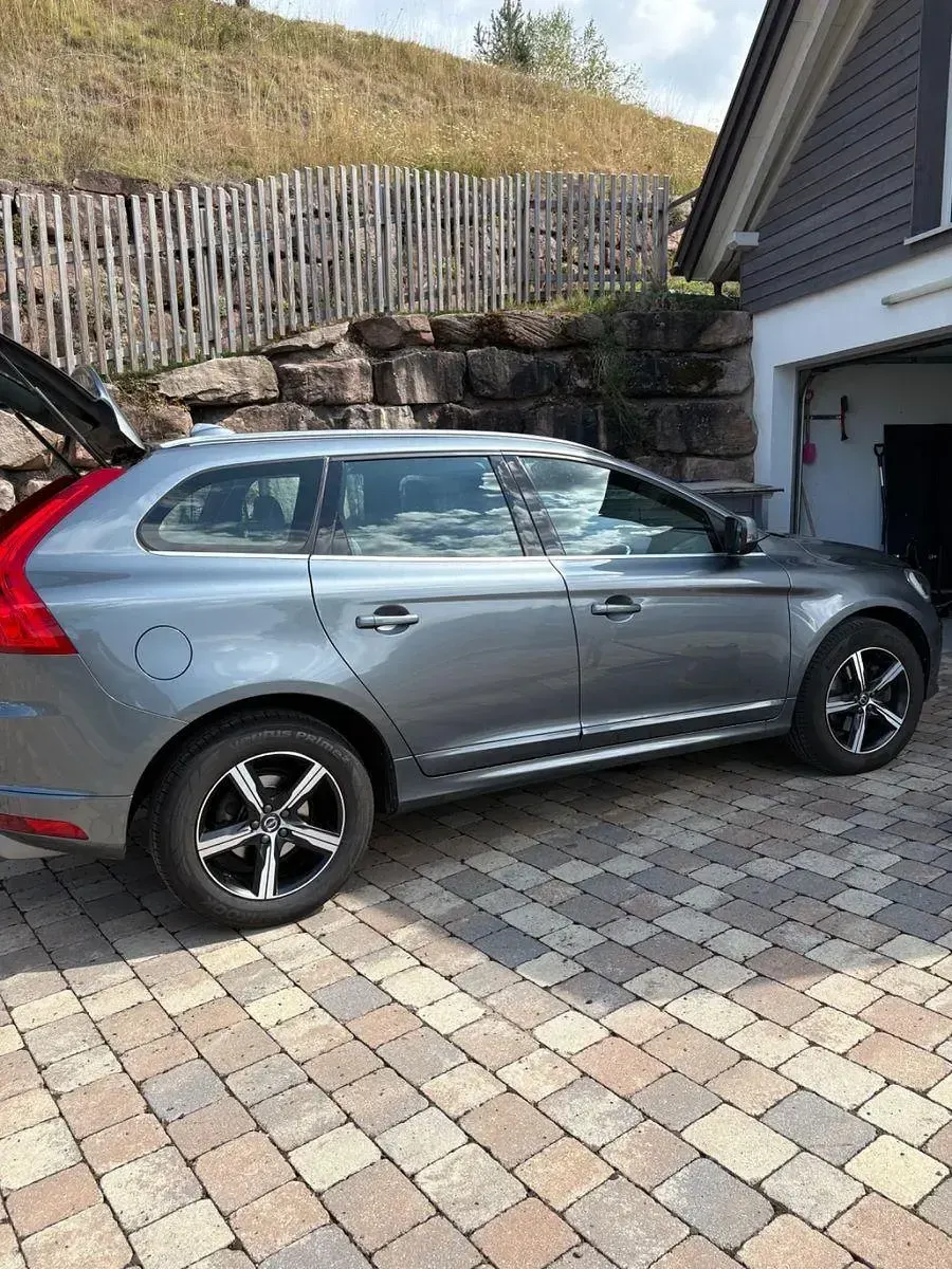 Gebraucht Volvo XC60 Momentum 220 PS (161 kW) 2016 Grau SUV