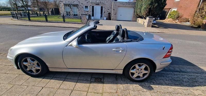 Gebraucht Mercedes SLK200 163 PS (119 kW) 2002 Silber Cabrio