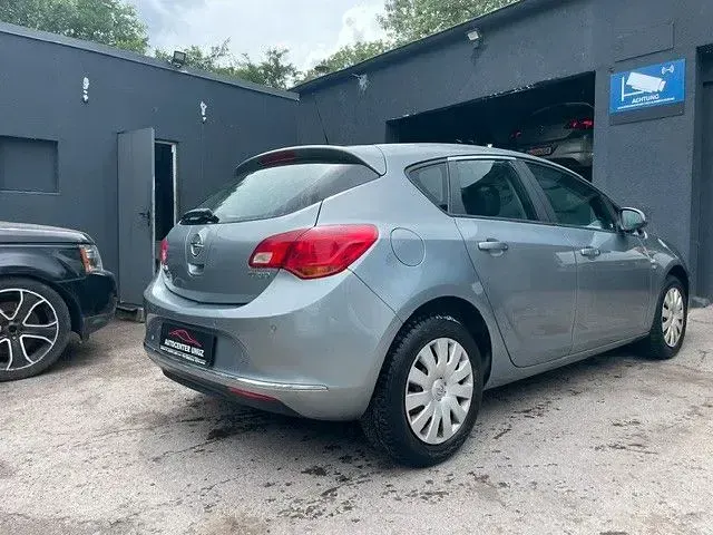 Gebraucht Opel Astra Active 140 PS (102 kW) 2013 Grau Limousine