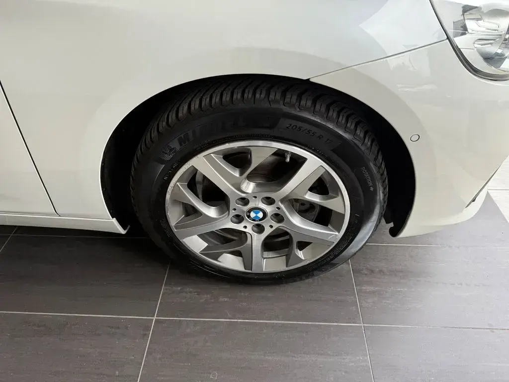 Używany BMW 220 Active Tourer Advantage 192 KM (141 kW) 2017 Biały Minivan