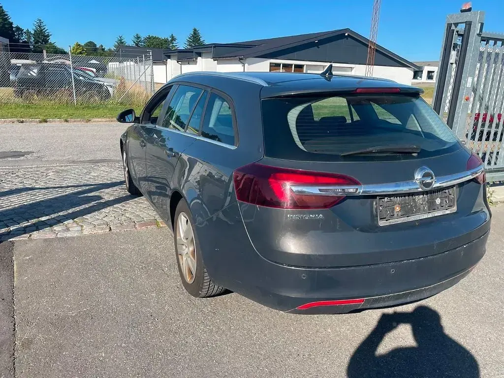 Gebraucht Opel Insignia Edition 140 PS (102 kW) 2014 Grau Kombi