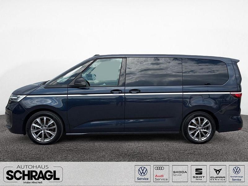 Gebraucht VW Multivan Style 150 PS (110 kW) 2023 Starlight blue metallic Van
