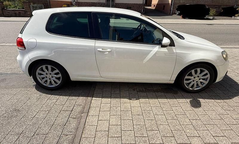 Weiß Gebraucht 2009 VW Golf VI Trendline Limousine | 2.200 € (Superpreis) - Bild 1/4