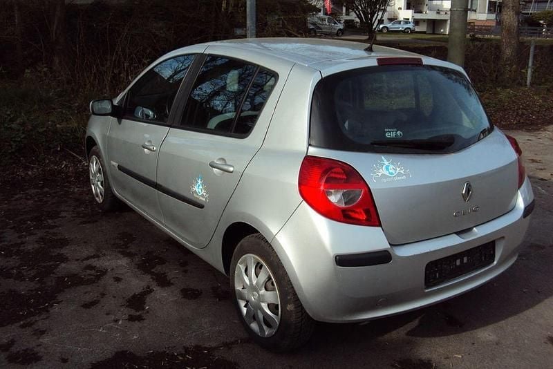 Gebraucht Renault Clio III Rip Curl 75 PS (55 kW) 2008 Silber Limousine