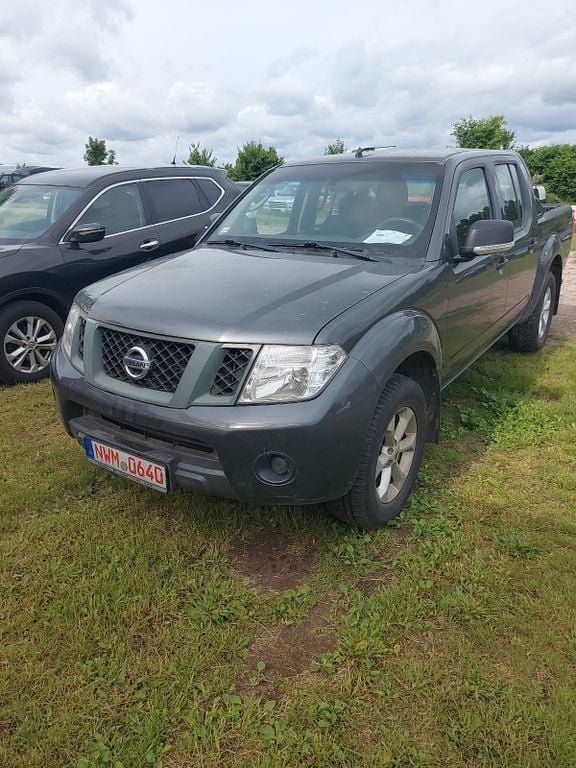 Grau Gebraucht 2015 Nissan Navara XE Abholung | 12.995 € (Guter Preis) - Bild 1/4