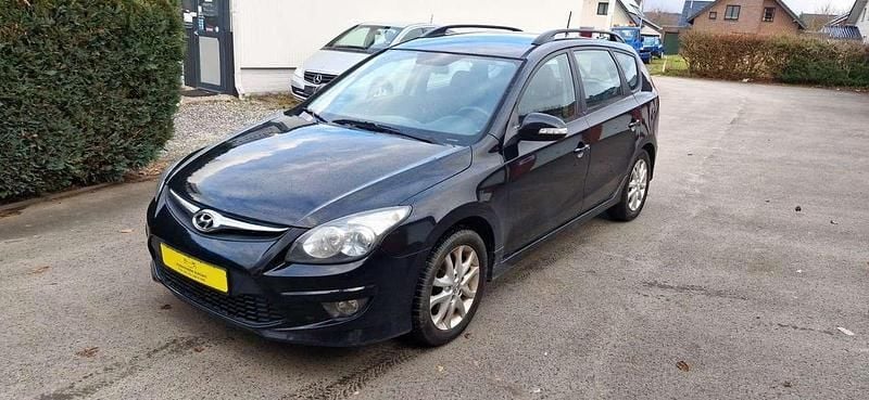 Gebraucht Hyundai i30 Edition 90 PS (66 kW) 2012 Schwarz Kombi