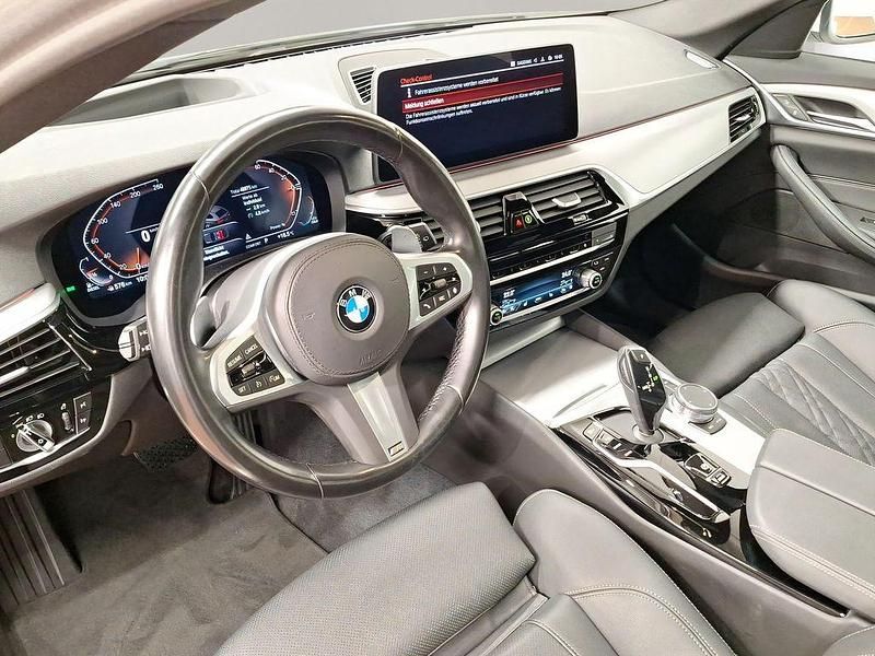 Gebraucht BMW 530 Performance 286 PS (210 kW) 2023 Weiß Kombi