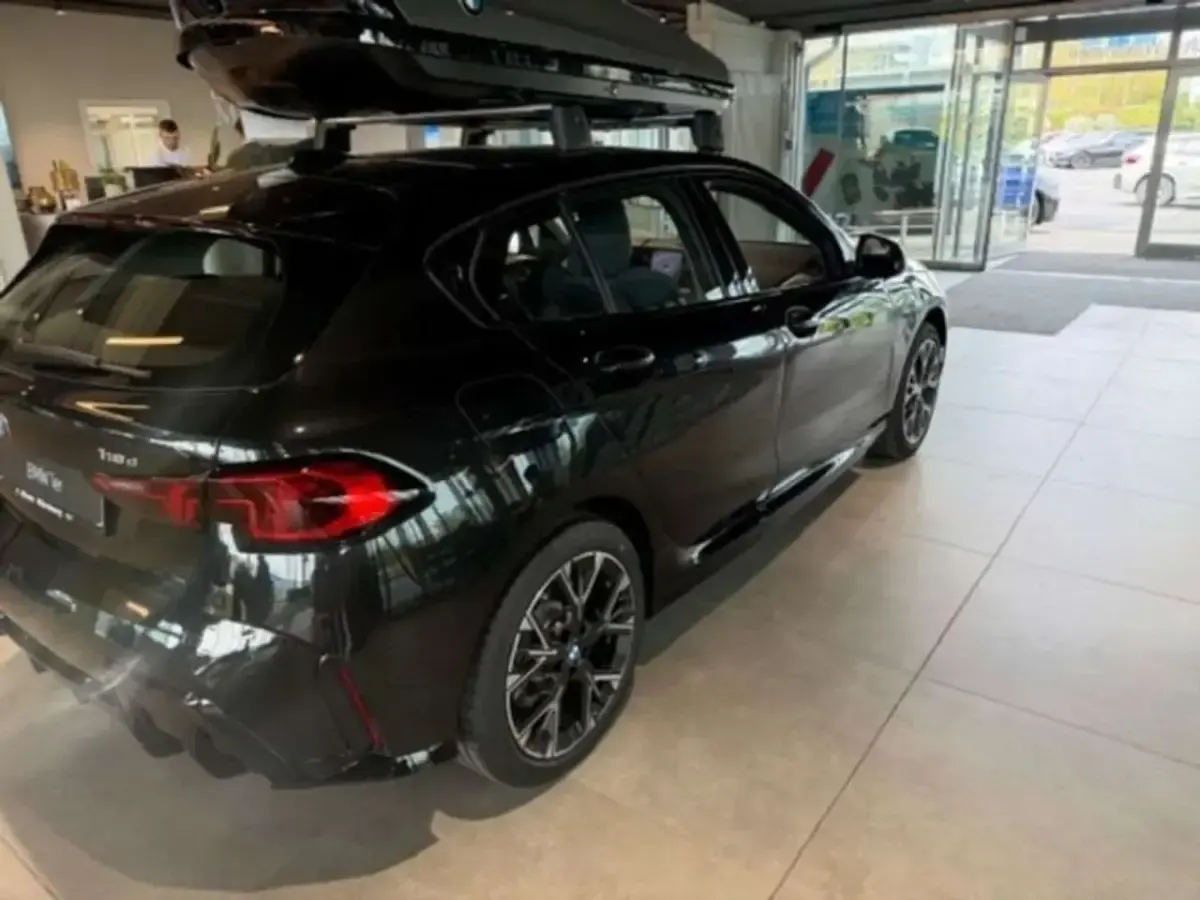 Nowe BMW 118 Performance 150 KM (110 kW) 2025 Czarny Hatchback