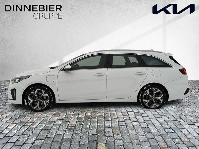 Gebraucht Kia Ceed Spirit 141 PS (103 kW) 2021 Weiß (metallic) Kleinwagen