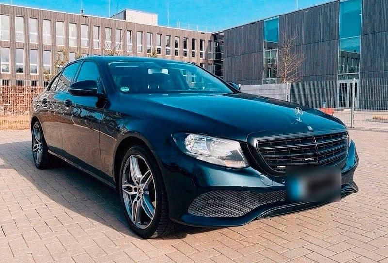 Usado Mercedes E220 AMG 194 HP (142 kW) 2016 Verde Sedan