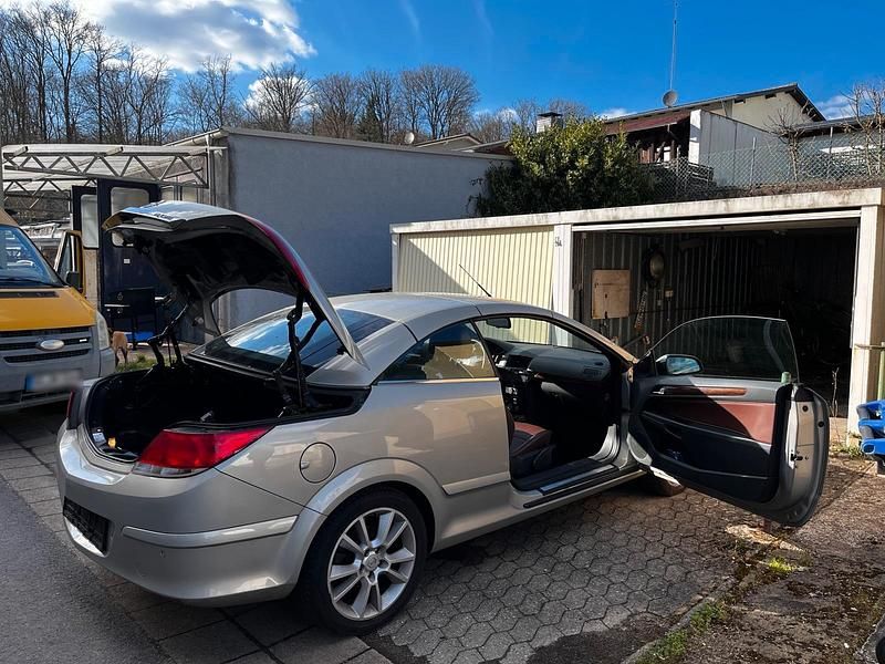 Gebraucht Opel Astra Cabriolet 110 PS (80 kW) 2007 Silber Cabrio