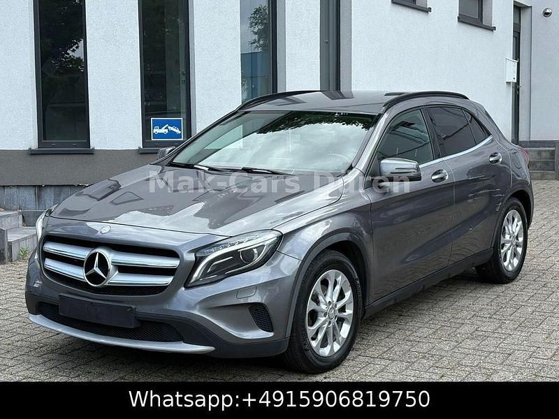 Grau Gebraucht 2015 Mercedes GLA200 SUV | 8.999 € - Bild 1/4
