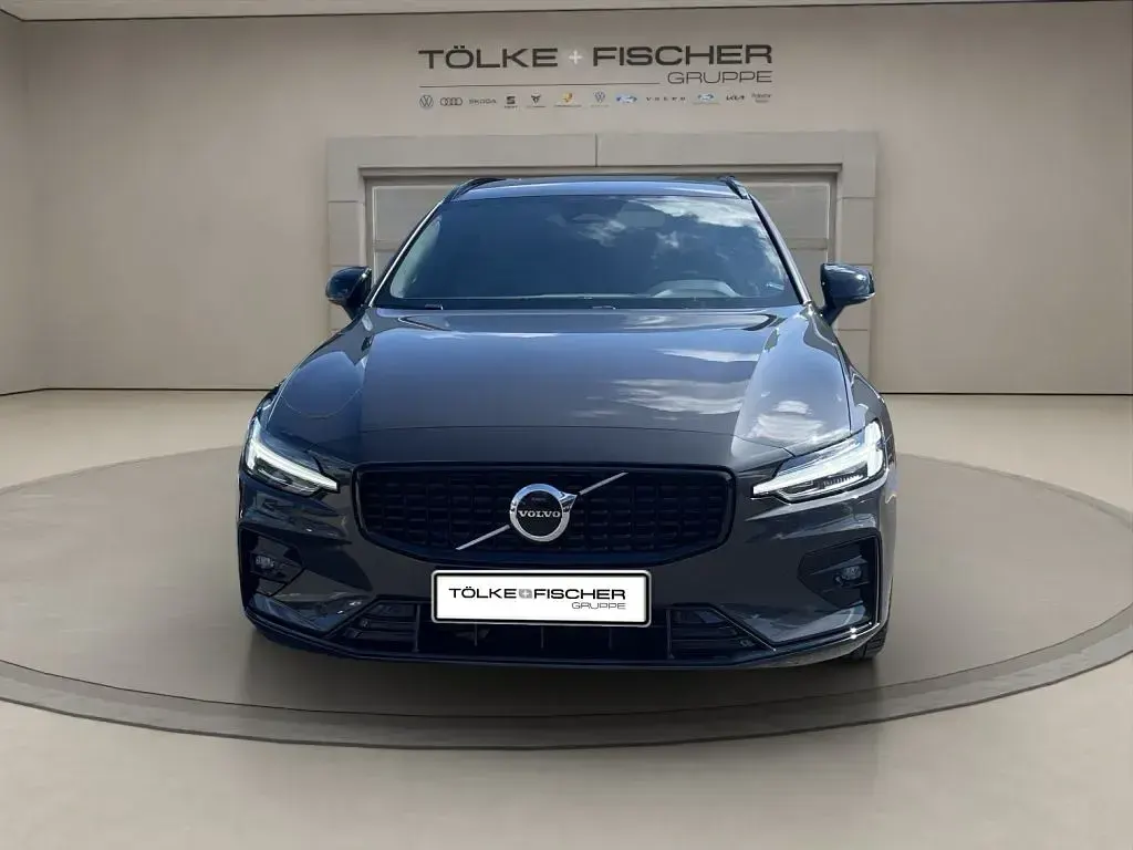 Gebraucht Volvo V60 Plus 197 PS (144 kW) 2023 Platinum grey (metallic) Kombi