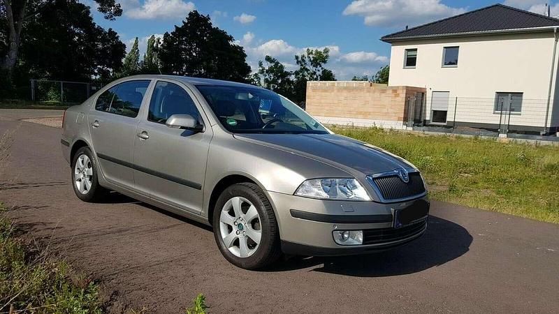 Gelb Gebraucht 2007 Skoda Octavia Ambiente Limousine | 1.800 € (Superpreis) - Bild 1/4