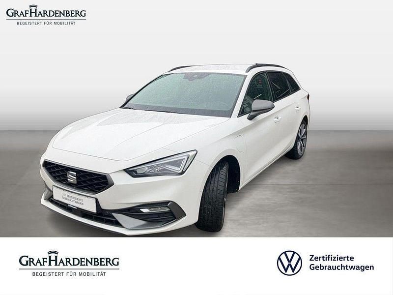 Weiß Gebraucht 2021 Seat Leon FR Limousine | 20.888 € (Guter Preis) - Bild 1/4